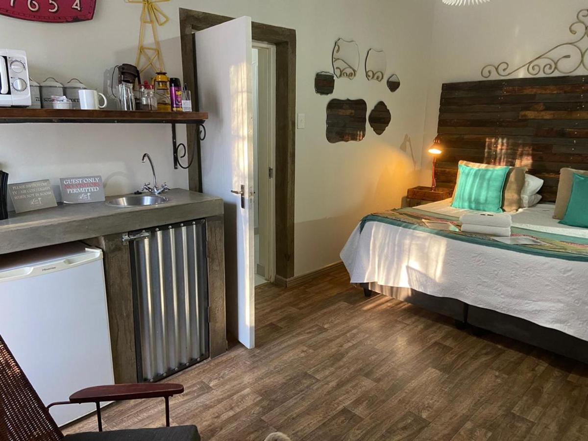 Cape Karoo Guesthouse Beaufort West Bagian luar foto