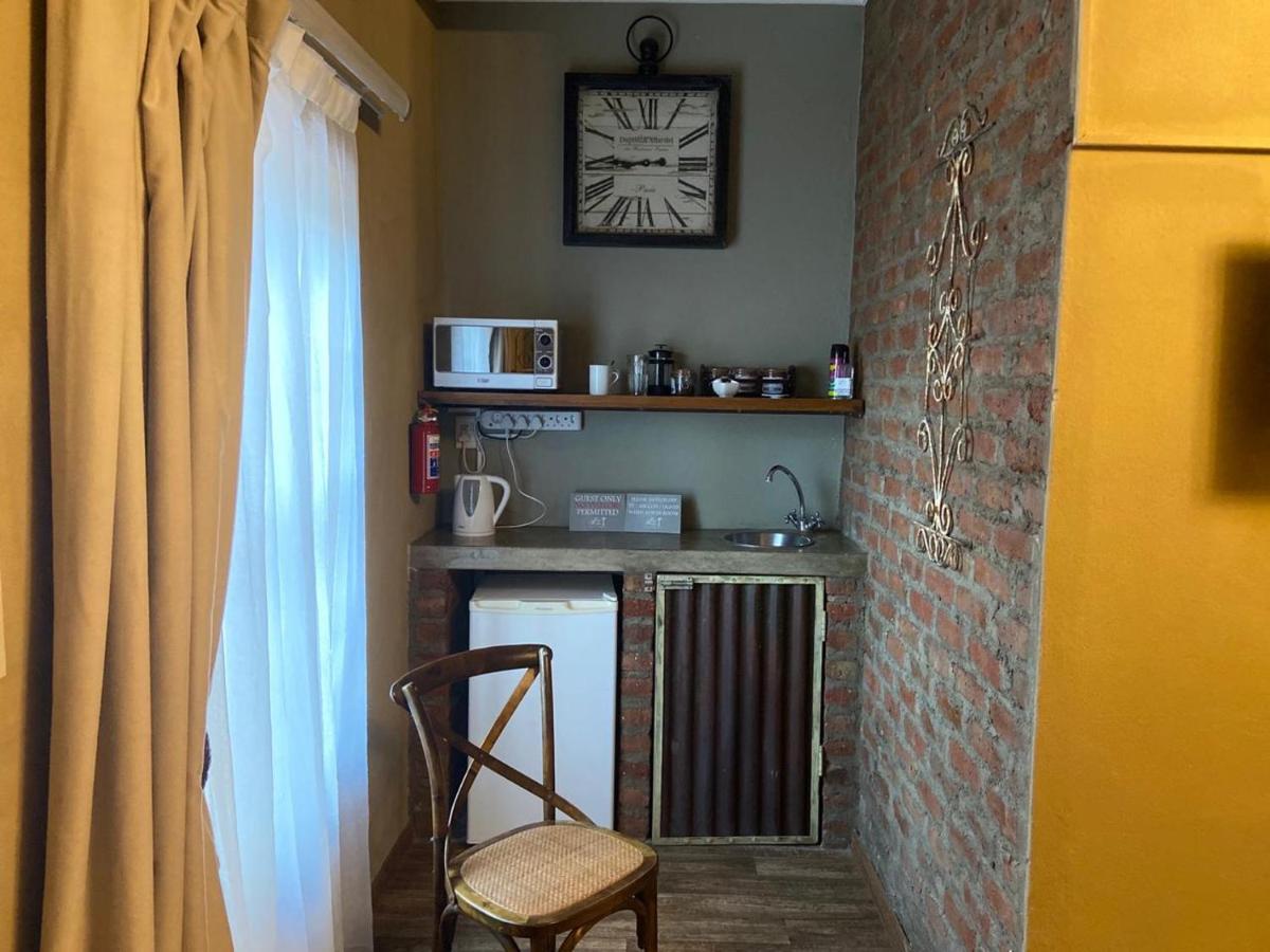 Cape Karoo Guesthouse Beaufort West Bagian luar foto