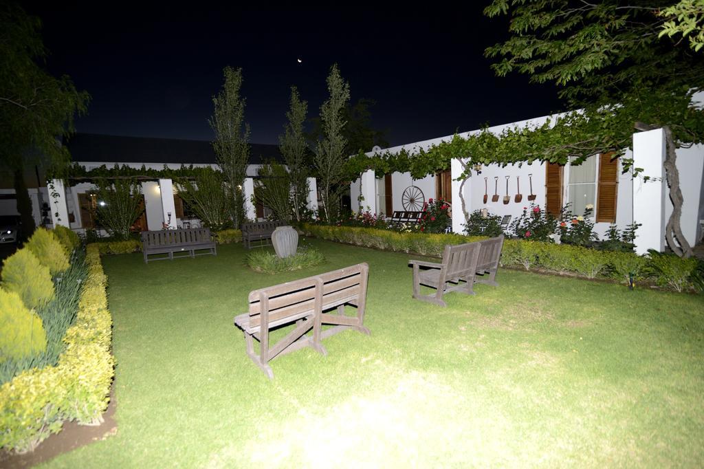 Cape Karoo Guesthouse Beaufort West Bagian luar foto