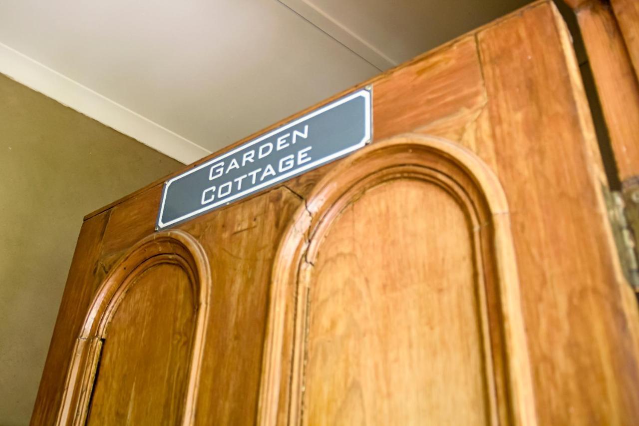 Cape Karoo Guesthouse Beaufort West Bagian luar foto